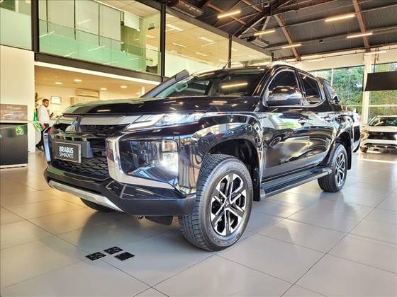 MITSUBISHI L200 TRITON 2.4 16V TURBO DIESEL SPORT HPE-S CD 4P 4X4 AUTOMÁTICO MITSUBISHI L200 TRITON 2.4 16V TURBO DIESEL SPORT HPE-S CD 4P 4X4 AUTOMÁTICO